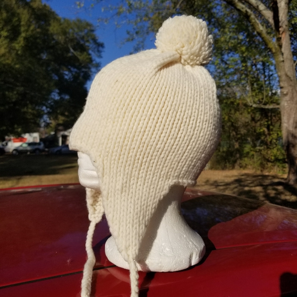 Pom pom hats - Picture 3 of 6